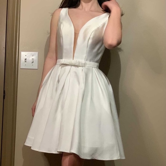 Sherri Hill Dresses & Skirts - White Sherri Hill bow dress fit and flare A-line cocktail Hoco dress